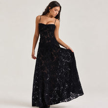Jazmine - Elegantes, figurbetontes Maxikleid in Schwarz