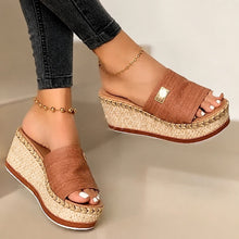 Camilla - Stilvolle hohe Keilsandalen in Braun