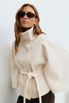 Jacke Damen | Elegant Wärmend & Feminin in Weiß