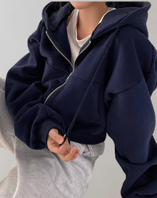 Kapuzenpullover Damen | Cropped & Zweiwege-Zipp in Schwarz