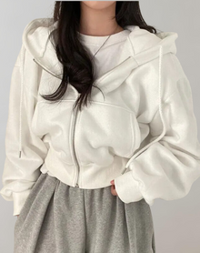 Kapuzenpullover Damen | Cropped & Zweiwege-Zipp in Weiß