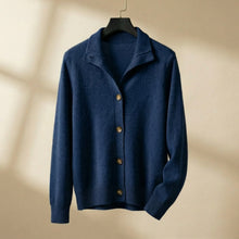 Skye | Klassischer Cardigan mit Knöpfen in Marine