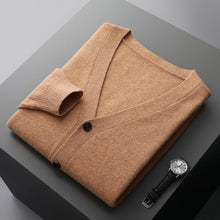 Klassischer Herren Knit Cardigan mit Knöpfen und V-Ausschnitt in Taupe