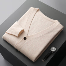 Klassischer Herren Knit Cardigan mit Knöpfen und V-Ausschnitt in Beige