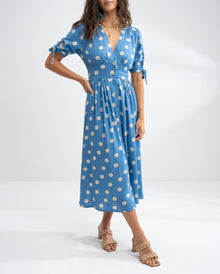 Fabienne - Elegantes Midi Kleid Mit Polka Dot Muster in Hellblau