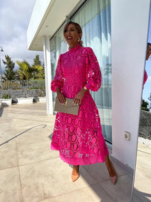 Larena – Modisches Midi-Spitzen Kleid in Rosa