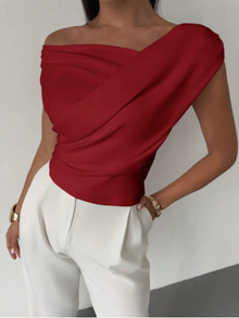 Luisa – Elegante Bluse mit drapierten Schultern für Damen in Rot