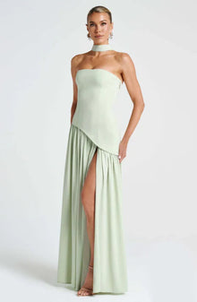 Emilia – Elegantes, trägerloses Kleid mit fließender Silhouette für Damen in Grün