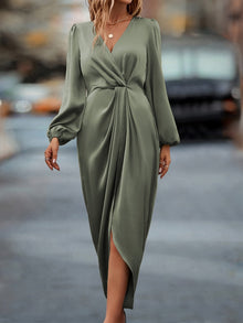 Midi Kleid Damen | Drapiert & V-Ausschnitt mit Schlitz in Grau