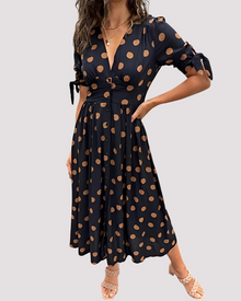 Midi Kleid Damen mit Punktmuster | Tiefer V-Ausschnitt & A-Linie in Schwarz