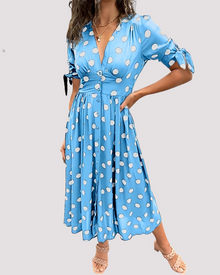 Midi Kleid Damen mit Punktmuster | Tiefer V-Ausschnitt & A-Linie in Hellblau