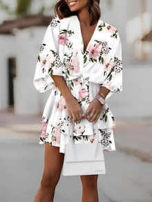 Mini Kleid Damen | Blumenmuster & V-Ausschnitt mit Kimono-Ärmeln in Weiß