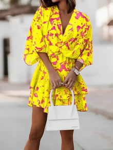 Mini Kleid Damen | Blumenmuster & V-Ausschnitt mit Kimono-Ärmeln in Gelb