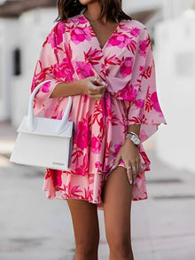 Mini Kleid Damen | Blumenmuster & V-Ausschnitt mit Kimono-Ärmeln in Rot