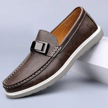 Mokassin Herren | Eleganter Leder-Slipper mit Metallschnalle & Plateausohle in Braun