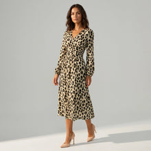 Sommerkleid mit Langarm in Midi Länge mit Leo Print in Apricot