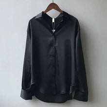 Damen Kragen Knopfleiste Satin Bluse in Schwarz