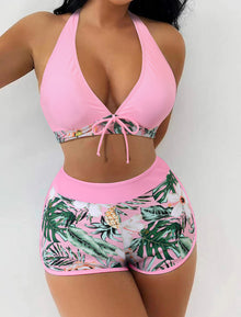Damen Bikini-Set mit verspieltem Halter-Oberteil und sportlicher Shorts Drune in Rosa