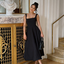Damen Elegantes Maxikleid mit quadratischem Ausschnitt und fließendem Rock Drune in Schwarz