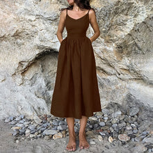 Damen Maxikleid mit verstellbaren Trägern und eleganter Taillierung Drune in Dunkelbraun