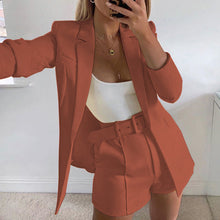 Damen Modisches Blazer-Set mit figurbetontem Schnitt und hoch taillierten Shorts Drune in Ziegelrot