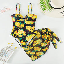 Damen Einteiler Badeanzug mit elegantem Wickelrock und floralem Muster Drune in Gelb