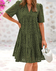 Anjika – Elegantes Sommer Kleid Mit Spitzenrüschen in Dunkelgrün