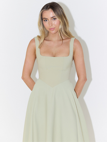 JULIA | Elegantes Midikleid mit eckigem Ausschnitt in Salvia