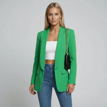 Taillierter Damen Blazer mit fließendem Schalkragen im klassischen Schnitt in Grün
