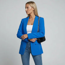 Taillierter Damen Blazer mit fließendem Schalkragen im klassischen Schnitt in Blau