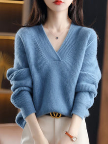 Maurine | Minimalistischer V-Ausschnitt-Pullover in Himmelblau