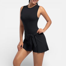 Damen Sportkleid mit integrierter Shorts und Bindetaille in Schwarz