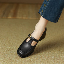 Lenne – T-Band-Schuhe mit Vintage-Eleganz in Schwarz