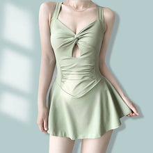 Mira | Dein figurformender Badeanzug im Kleid-Look in Grün