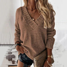 Jane | Kuscheliger V-Schnitt Pullover in Braun