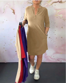 Sabela – Modisches Schlichtes Kleid Mit V-Ausschnitt in Beige