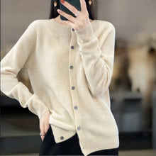 VIVIENNE I WARME GEMÜTLICHE STRICKJACKE in Beige