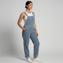 Latzhose für Damen im lässigen Stil mit verstellbaren Trägern und Brusttasche in Blau