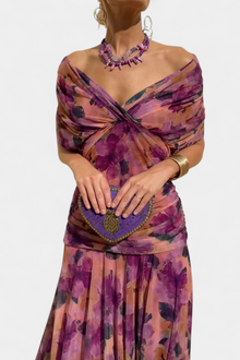 Lordanka – Langes Kleid Mit V-Ausschnitt Und Blumen Muster in Lila