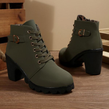 HELEN | Chunky Schnürstiefeletten mit Metallschnalle in Olivgrün