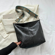 Heidi | Vintage Leder-Schultertasche in Schwarz