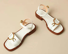 Amara - Sandalen mit Riemen in Beige