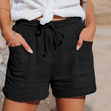 Shorts Damen | Musselin & Lässig in Schwarz