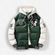 Sportliche Winterjacke für Herren mit Kapuze und gestreiften Bündchen und Saum in Grün
