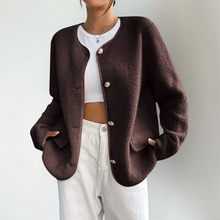Strickjacke Damen | Kragenlos & Zierknöpfe mit Taschen in Dunkelbraun