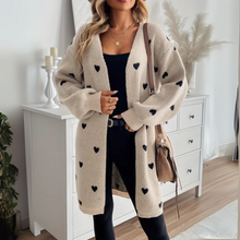 Strickjacke Damen | Lang geschnitten mit Herzmuster in Beige