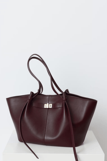 Große Damen Shopper Tasche mit Henkel und goldenem Drehverschluss in Bordeaux