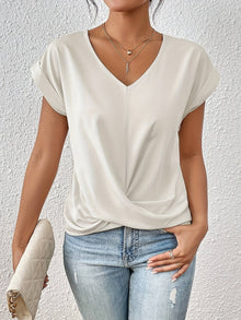 T Shirt Damen | Elegant mit Twist-Detail & V-Ausschnitt in Weiß