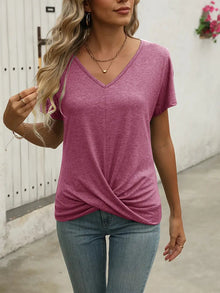 V Ausschnitt T Shirt Damen | Twist-Saum & Feminines Kurzarm-Oberteil in Dunkelrosa