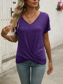 V Ausschnitt T Shirt Damen | Twist-Saum & Feminines Kurzarm-Oberteil in Lila